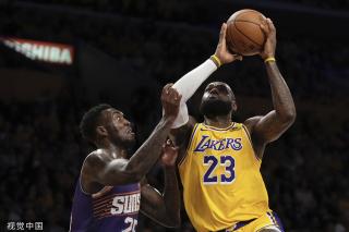 足球场上 足球场上